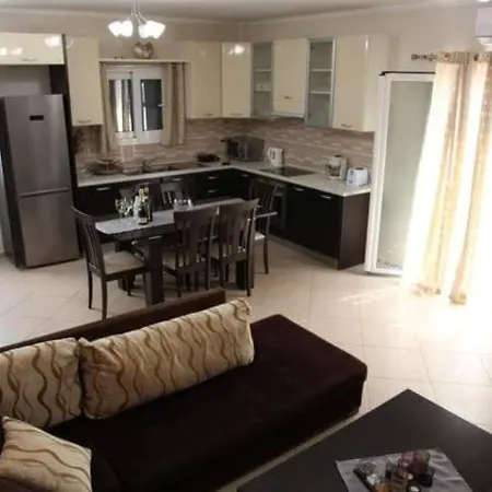 Mandis - Alexandra 2nd Floor Апартаменты Каравадос